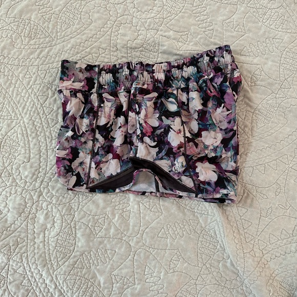 Lululemon Hotty Hot Shorts - Picture 3 of 4